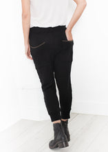 Load image into Gallery viewer, Highsoft Cropped Sweat in Black
