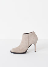 Load image into Gallery viewer, Camoscio Zip Heel

